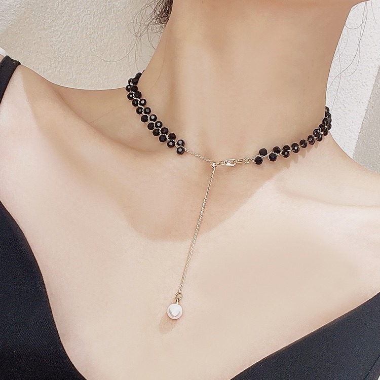 Crni choker ogrlica u francuskom stilu s perlicama i mrežastom teksturom, lagani luksuz, profinjen dizajn