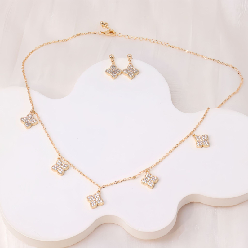 Set ogrlice i naušnica s četverolisnom djetelinom, minimalistički cirkon, slojeviti dizajn, francuski retro stil, lagani luksuz, visoka kvaliteta nišnog šarma