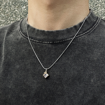 Minimalistička ogrlica s križem od cirkonija i podesivim zmijskim lančićem – unisex modni nakit