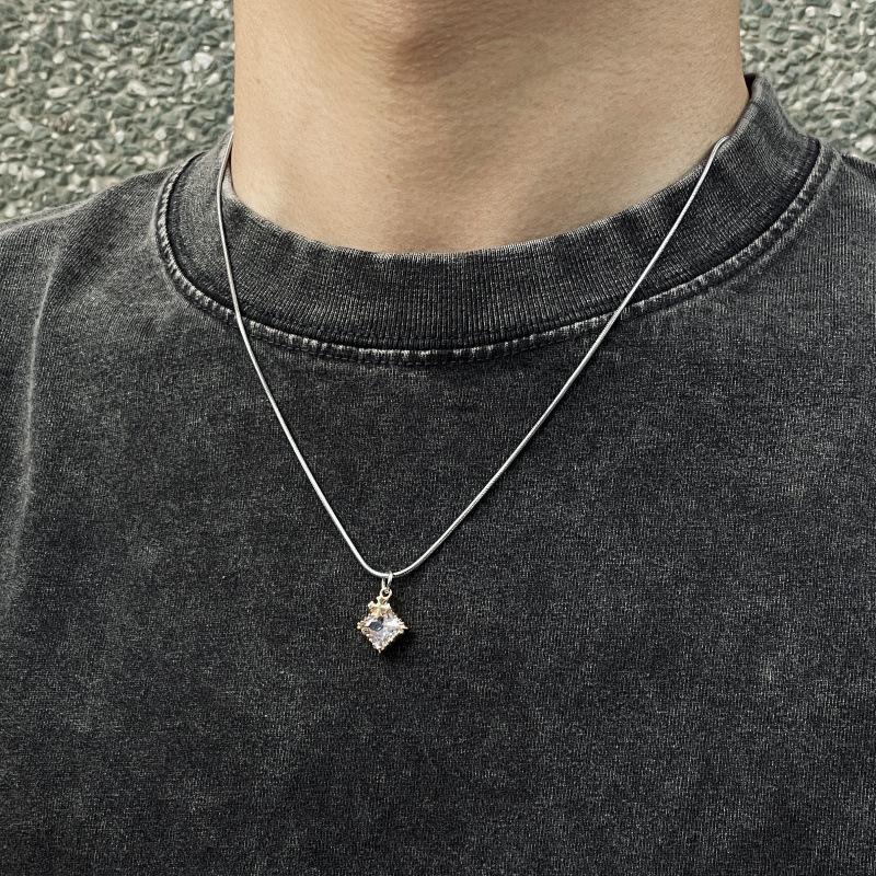 Minimalistička ogrlica s križem od cirkonija i podesivim zmijskim lančićem – unisex modni nakit