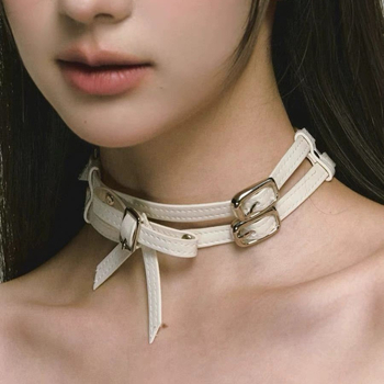 Biela dvojvrstvová pásová náhrdelka s mašličkou, choker, unisex, originálny dizajn, jar 2024