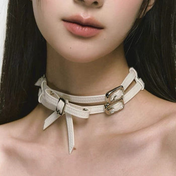 Biela dvojvrstvová pásová náhrdelka s mašličkou, choker, unisex, originálny dizajn, jar 2024