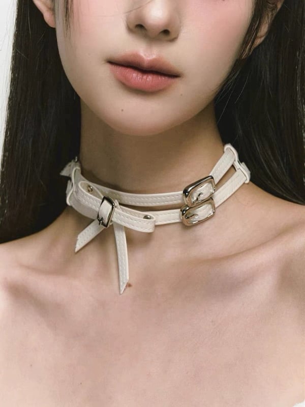 Biela dvojvrstvová pásová náhrdelka s mašličkou, choker, unisex, originálny dizajn, jar 2024