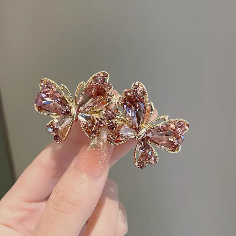 Korejski stil – dvostruki leptir klips s rhinestones, opružni mehanizam; za stražnji dio glave, horizontalni klip, kopča za rep i ravni klip