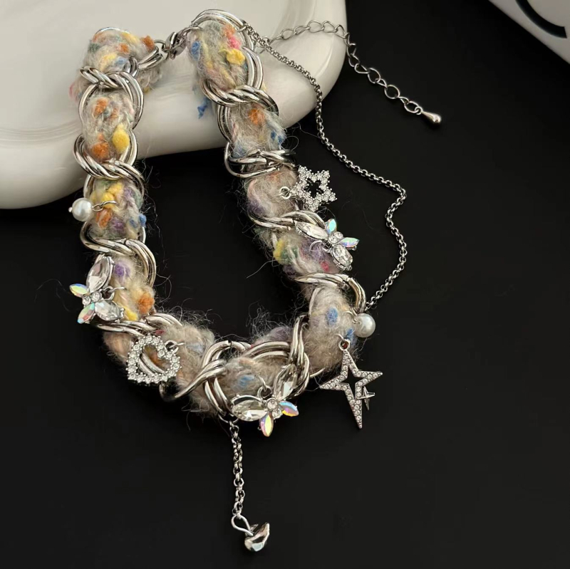 Slatka bijela višeslojna choker ogrlica s leptirima i zvijezdom s petokrakom za žene