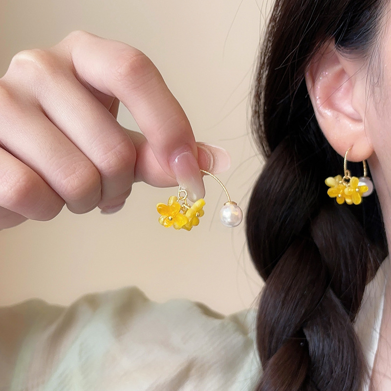 Naušnice s perlama i resicama Osmanthus za žene – nježne i slatke
