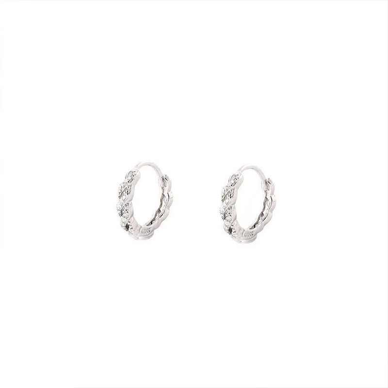 Ženske naušnice u obliku twist kružnica, s mikro cirkonima, elegantan minimalistički dizajn