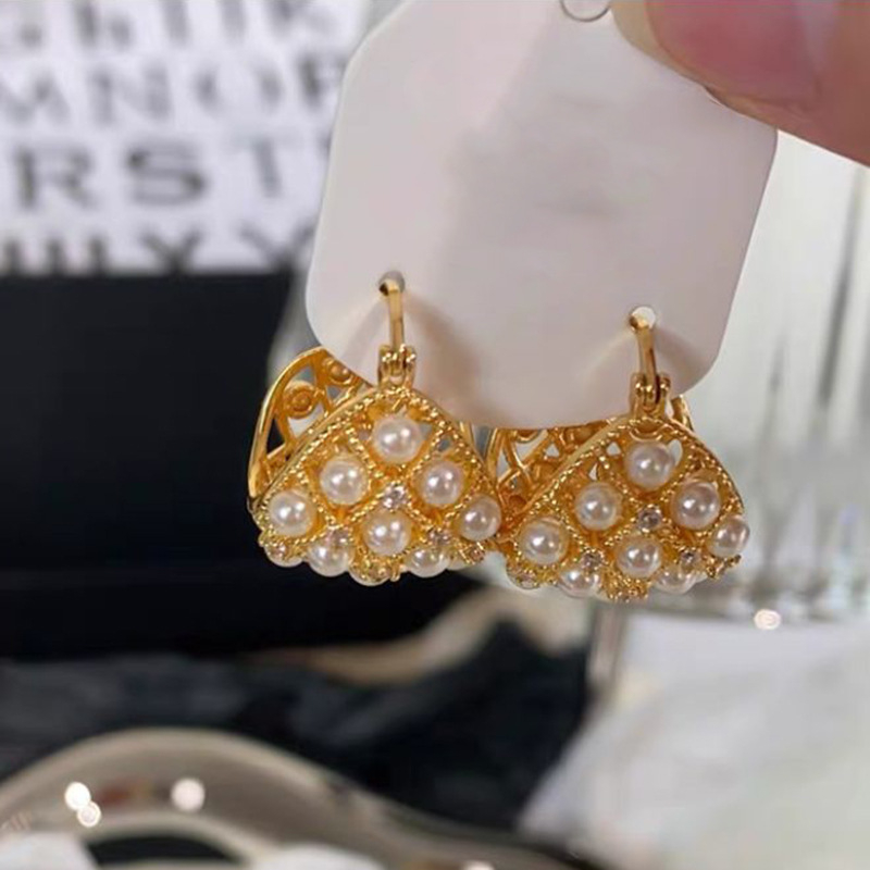 Vintage naušnice s imitacijom bisera, oblik košare za cvijeće – profinjenost, elegantan stil