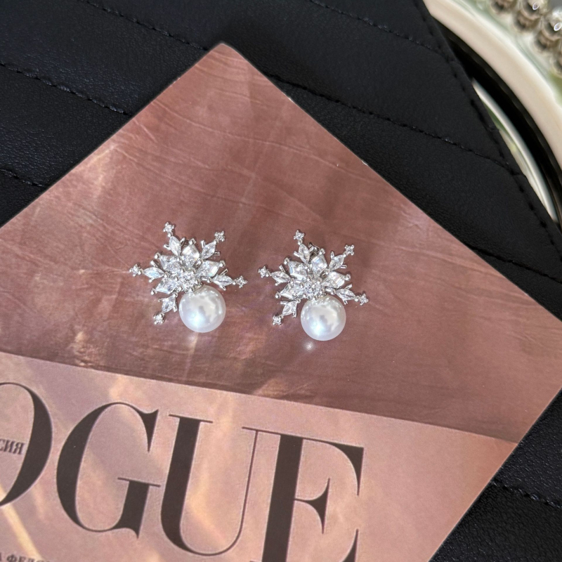 Ženske naušnice s pahuljicama i biserima, elegantan luksuz, 2025 nišni dizajn