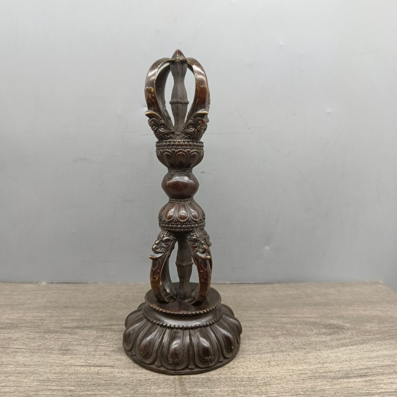 Χειροποίητο μπρούτζινο διακοσμητικό γραφείου σε αντι-παλιωμένο στυλ, βάρος για χαρτί με κινεζική ζωγραφική σε ρυζόχαρτο, καλλιγραφία, Τα Τέσσερα Θησαυρίσματα της Μελέτης, παλαιωμένο φινίρισμα