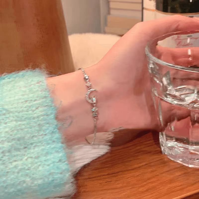 Lagana luksuzna narukvica od cirkonija sa zvijezdom i mjesecom za žene, nišni dizajn, elegantan i svestran nakit