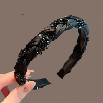 Crna traka za kosu s kristalima i tekstilnim detaljem — elegantan, minimalistički dodatak za kosu