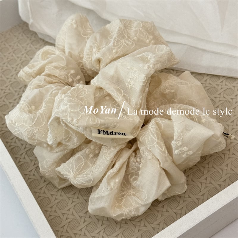 Elastic de păr vintage artistic, dantelă brodată pe bumbac, croșetat manual, bej, accent floral elegant