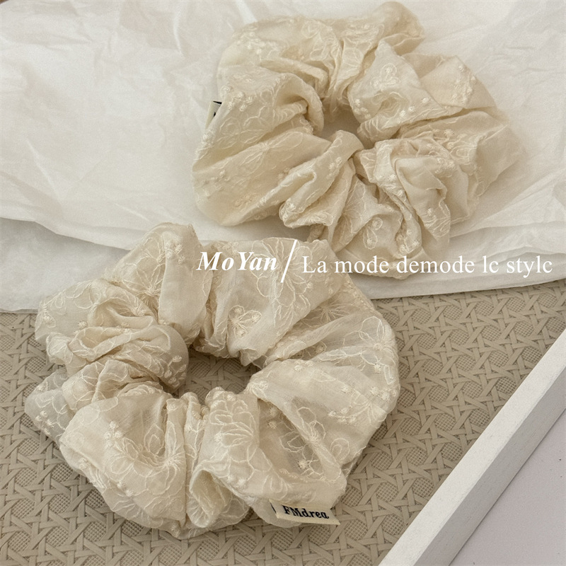 Elastic de păr vintage artistic, dantelă brodată pe bumbac, croșetat manual, bej, accent floral elegant