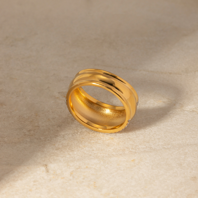 Unisex prsten od nehrđajućeg čelika s 18K zlatnim premazom i kristalima, minimalističkog dizajna