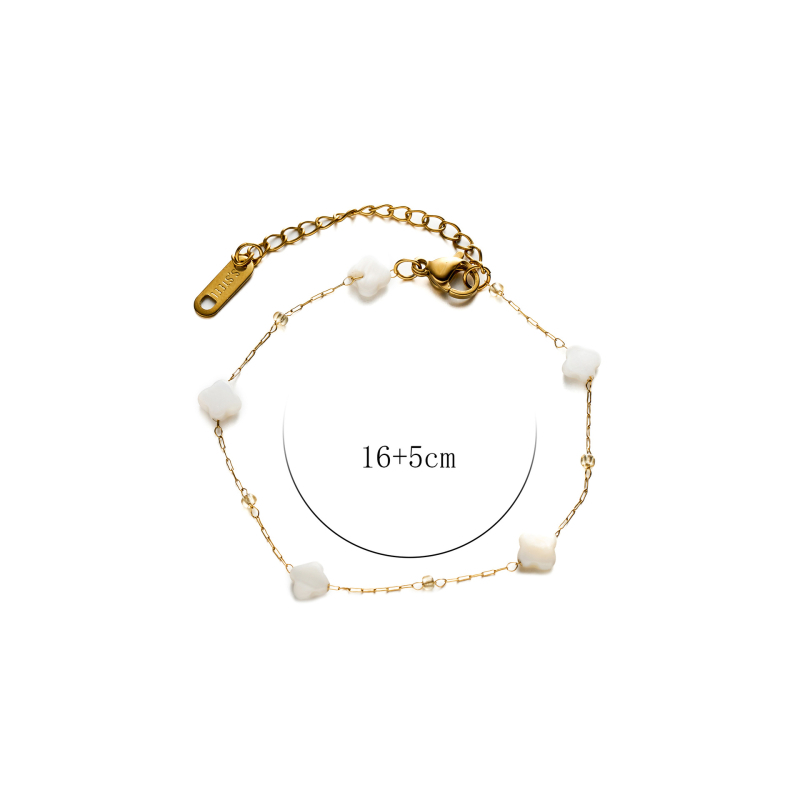 Narukvica od nehrđajućeg čelika s zlatnim tonom, bijelim prirodnim kamenom i motivom četverolistne biljke