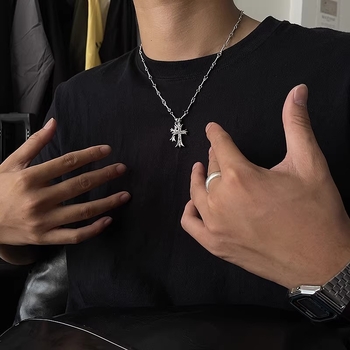 Muški lanac s dvostrukim križem i dijamantnim ugradnjama, svestran stil hip-hop, minimalistički i personalizirani dizajn, lanac za ključnu kost, podesiva duljina 41–50 cm