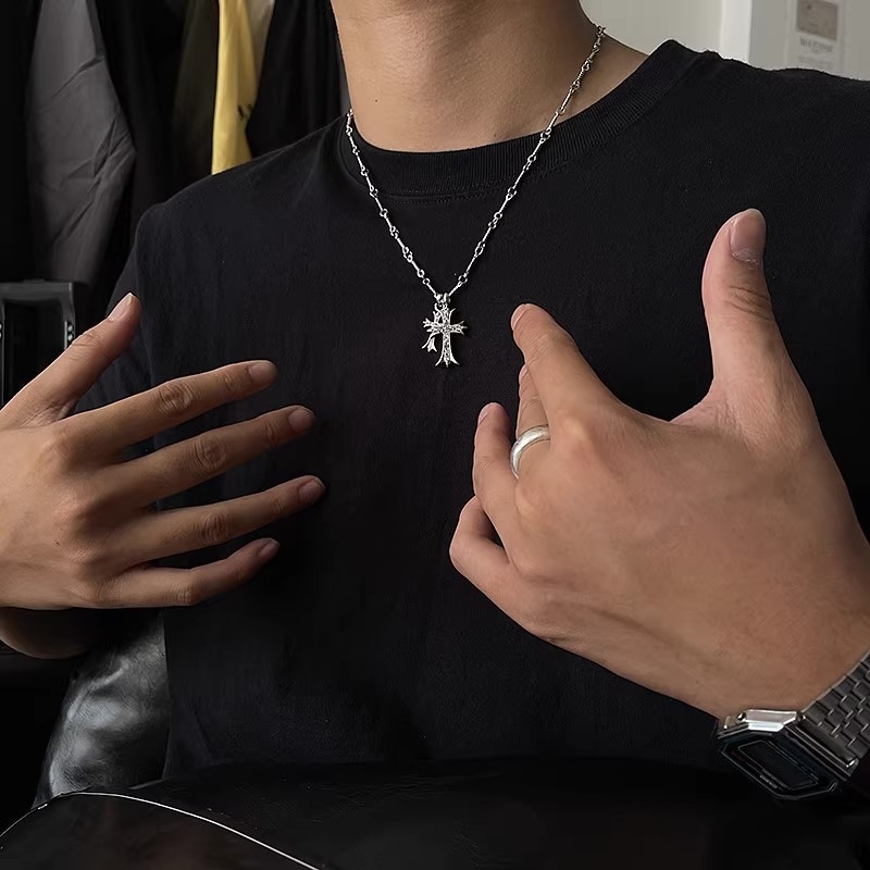Muški lanac s dvostrukim križem i dijamantnim ugradnjama, svestran stil hip-hop, minimalistički i personalizirani dizajn, lanac za ključnu kost, podesiva duljina 41–50 cm