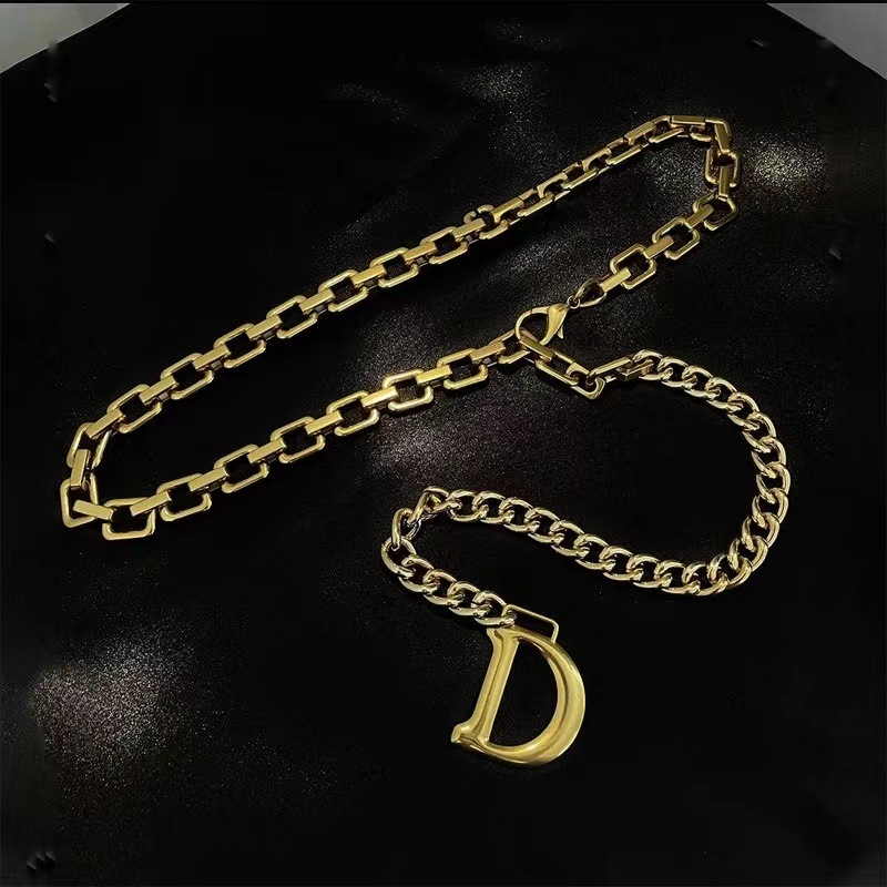Metalni kaiš za struk – lančani dodatak visokog sjaja, Chanel inspiriran stilom. Duljina 105 cm, podesiva do 115 cm.