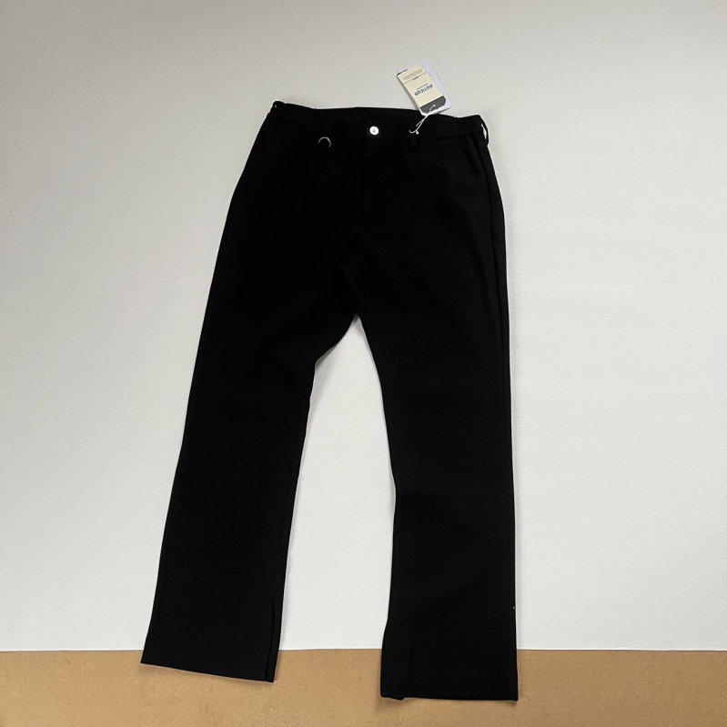 Muške hlače od pamukovo‑mješavine, slim fit, casual dužine, s ležernim padom materijala i završetkom hlača