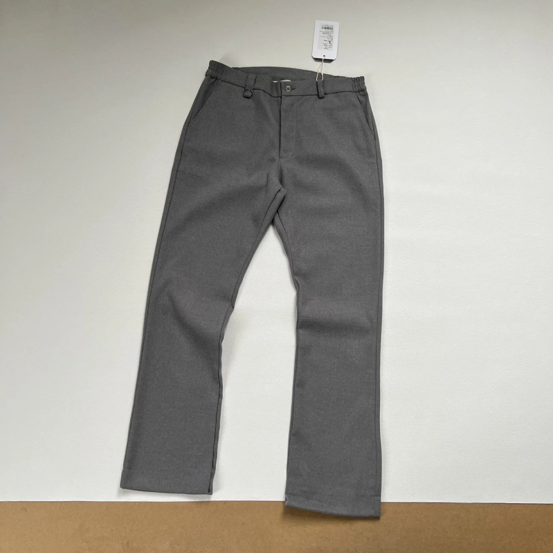Muške hlače od pamukovo‑mješavine, slim fit, casual dužine, s ležernim padom materijala i završetkom hlača