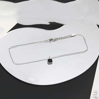 Minimalistička crna kvadratna ogrlica s geometrijskim privjeskom, titan čelik, unisex, duljina 41–50 cm, zmijasti lanac, izdanje 2022