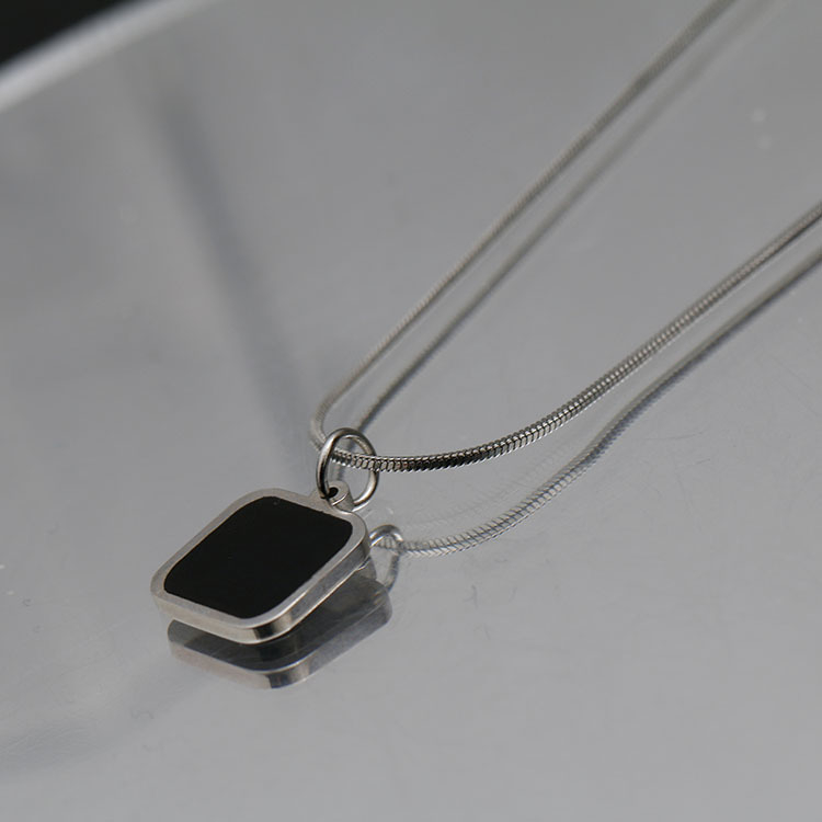 Minimalistička crna kvadratna ogrlica s geometrijskim privjeskom, titan čelik, unisex, duljina 41–50 cm, zmijasti lanac, izdanje 2022