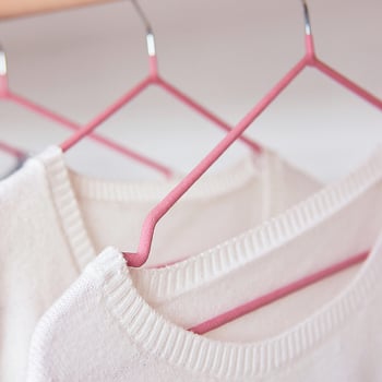 Kućna vješalica za odjeću s plastizolnim premazom, protivklizna, od nehrđajućeg čelika, kutni dizajn za ramena