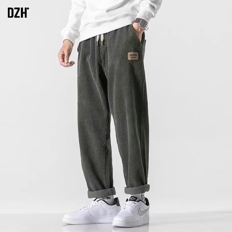 Muške hlače corduroy s flecom, cropped duljina, uski kroj s drapanjem, casual hlače u stilu odijela