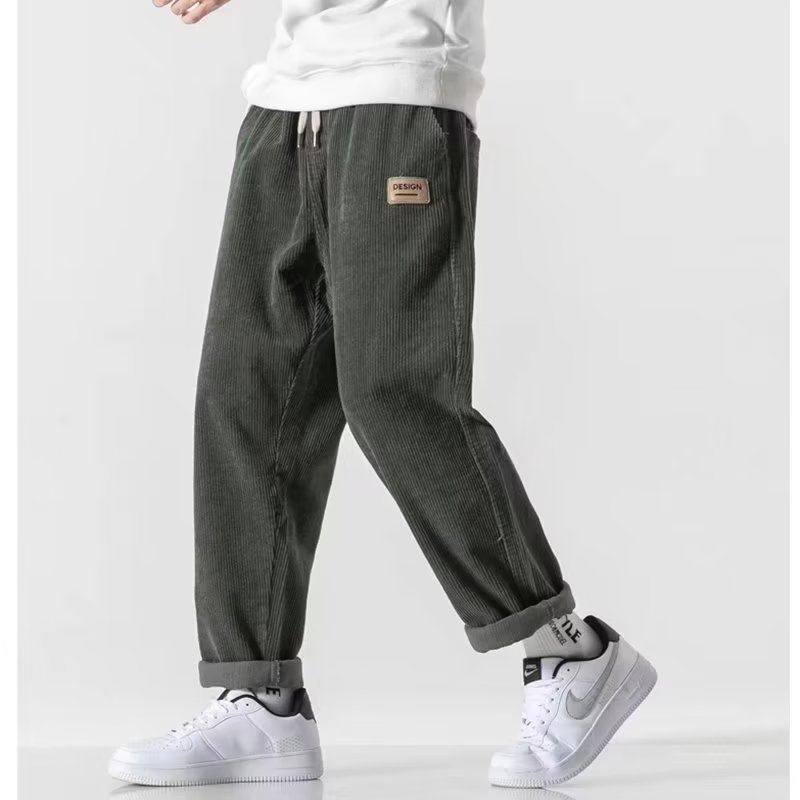 Muške hlače corduroy s flecom, cropped duljina, uski kroj s drapanjem, casual hlače u stilu odijela