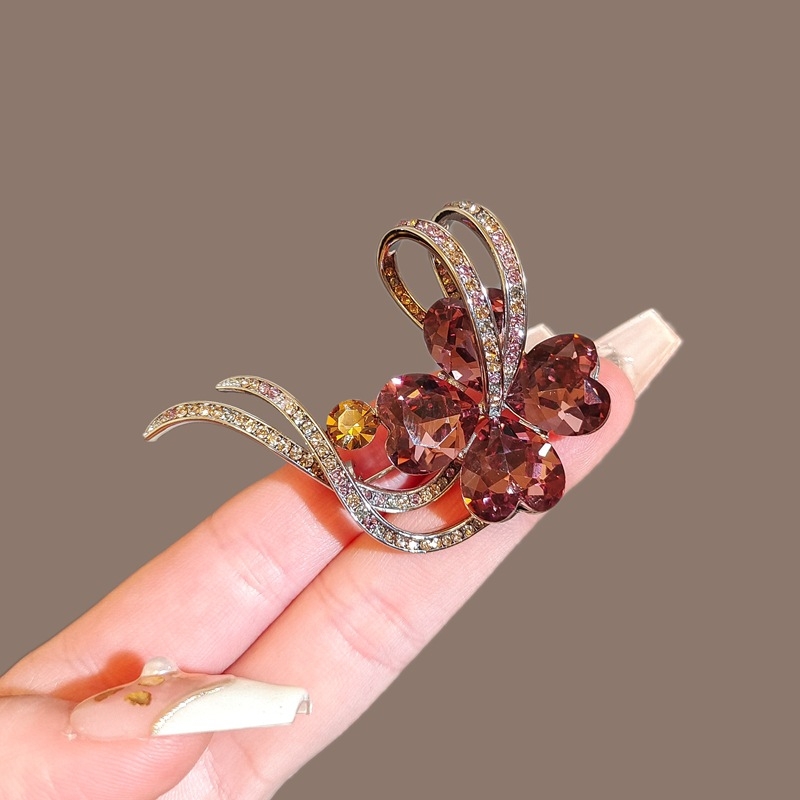 Luksuzna četverolistna broš s retro inspiracijom, svestrani i slatki ukrasni pin za kaput ili sako
