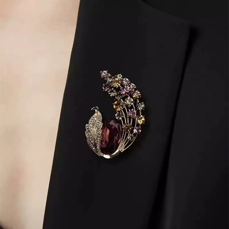 Broșă cu floare de cristal, stil retro european-american, execuție de înaltă calitate pentru paltoane și costume