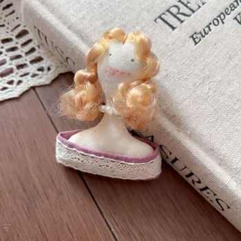 Ukosnica za kosu u šumskom stilu s pjegicama i kovrčavom kosom — DIY broš i modni dodatak za odjeću u književno retro stilu za djevojke s naočalama