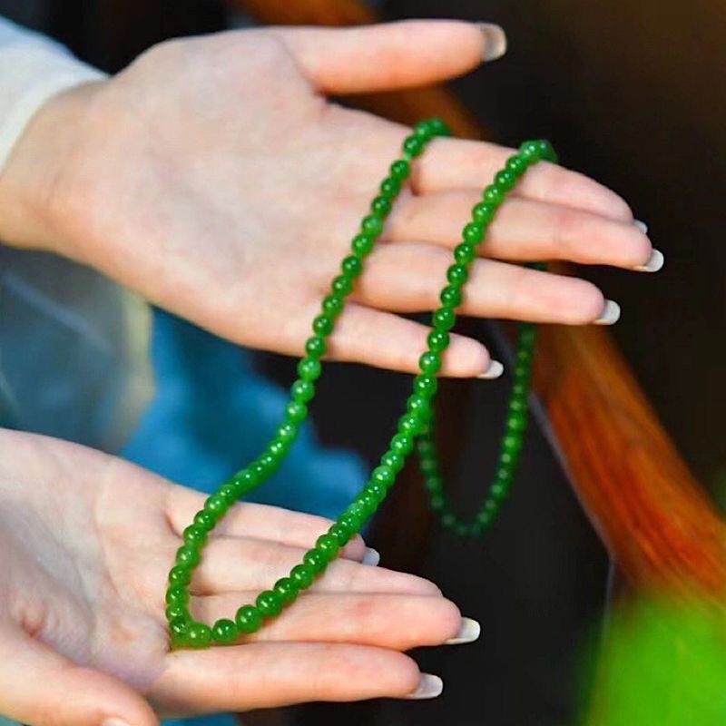 Kamen Hetian Jade s millet perlicama i okruglim perlicama spinatnog jadita, unisex, 18K zlatni privjesak