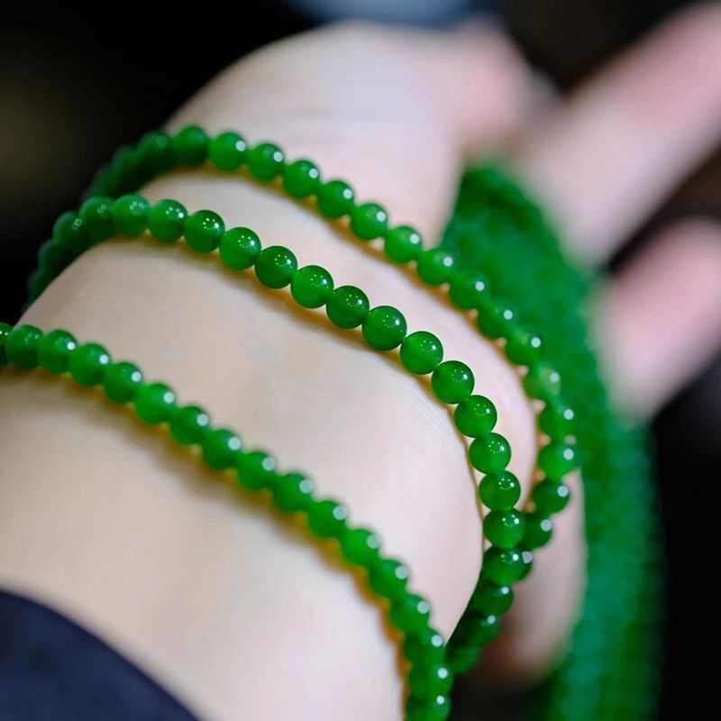 Kamen Hetian Jade s millet perlicama i okruglim perlicama spinatnog jadita, unisex, 18K zlatni privjesak