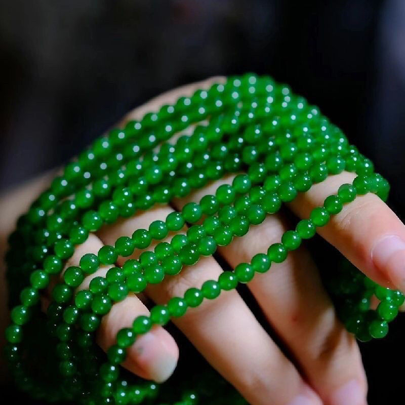 Kamen Hetian Jade s millet perlicama i okruglim perlicama spinatnog jadita, unisex, 18K zlatni privjesak