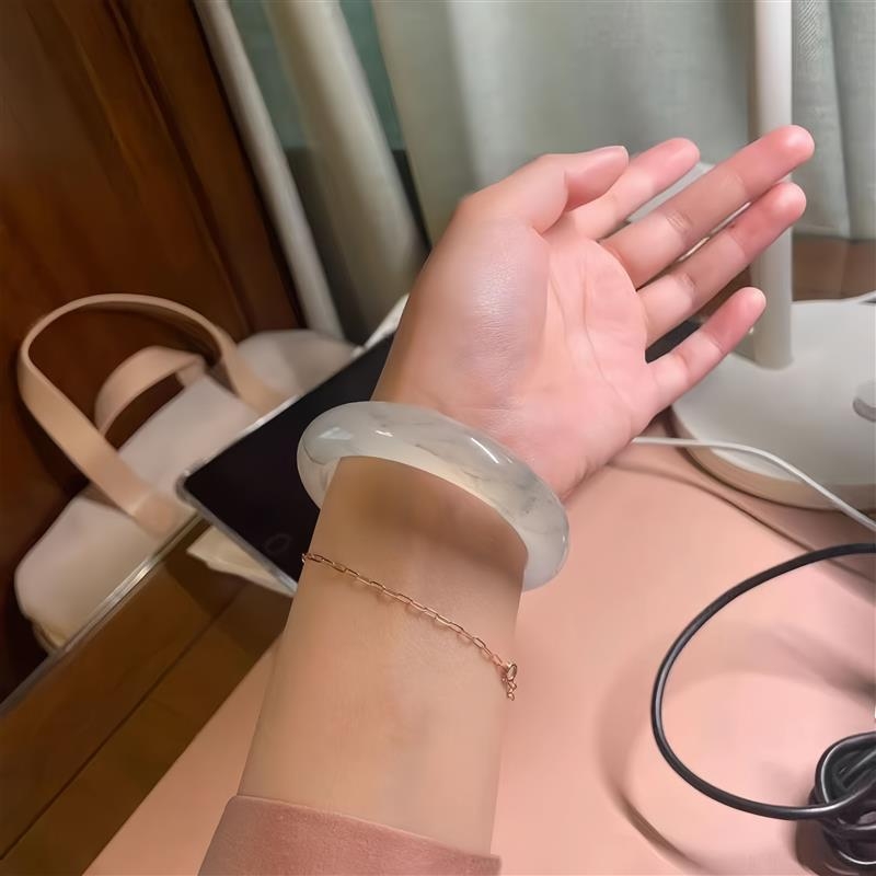 Ženski narukvica od zelenog nefrita s ledom-izgledom, prirodni nefrit sa zlatnim nitima, ploska traka u snježnoplavoj boji s motivom plivajućih cvjetova