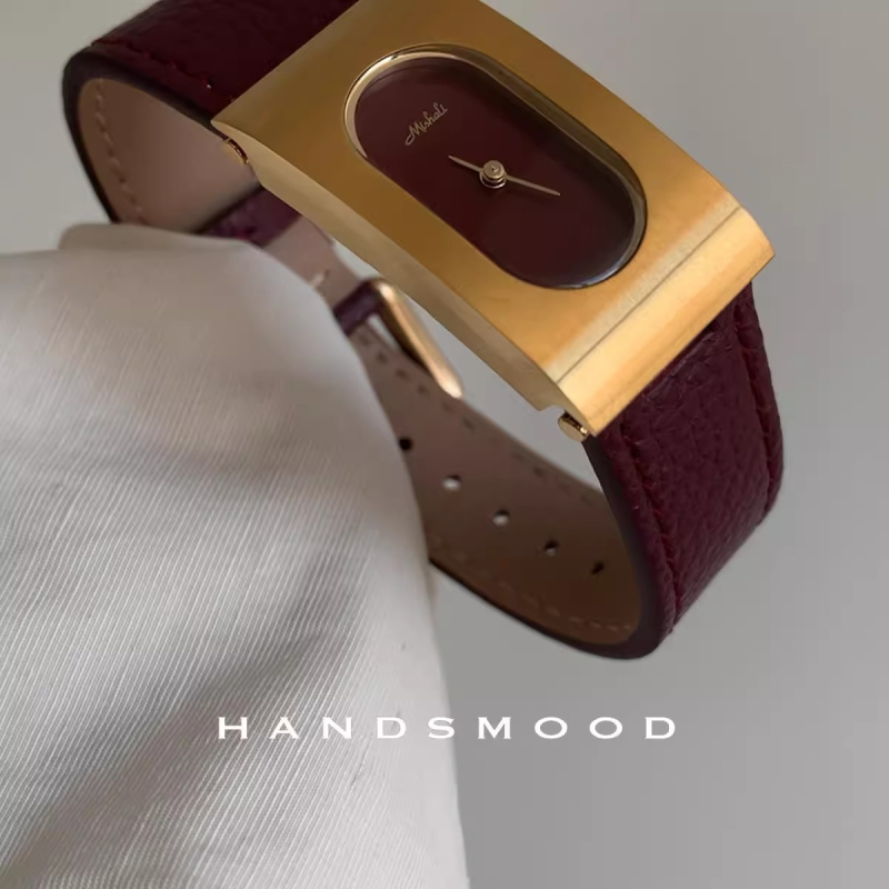 Ancora crveni ženski sat za jesen-zimu, četvrtasti kućište od prave kože, vintage nadahnuće, suptilan luksuz, minimalistička elegancija.