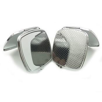 Oglindă de machiaj pliabilă, portabilă, cu ramă metalică rotunjită, în formă pătrată, compactă 67×67×8 mm