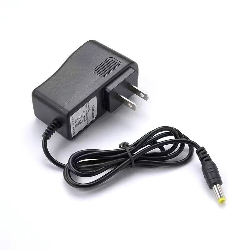 12.6V Li-ion akkumulátor töltő 12V eszközökhöz, DC 5.5×2.5 mm csatlakozó, univerzális