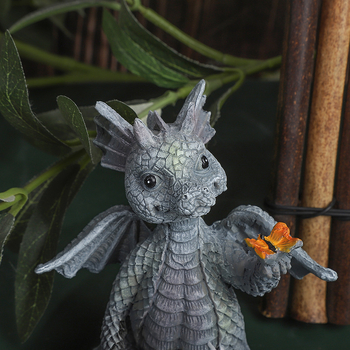 Vila koja čita kraj prozora – ukras za vrt s dinosaurom, figura od smole