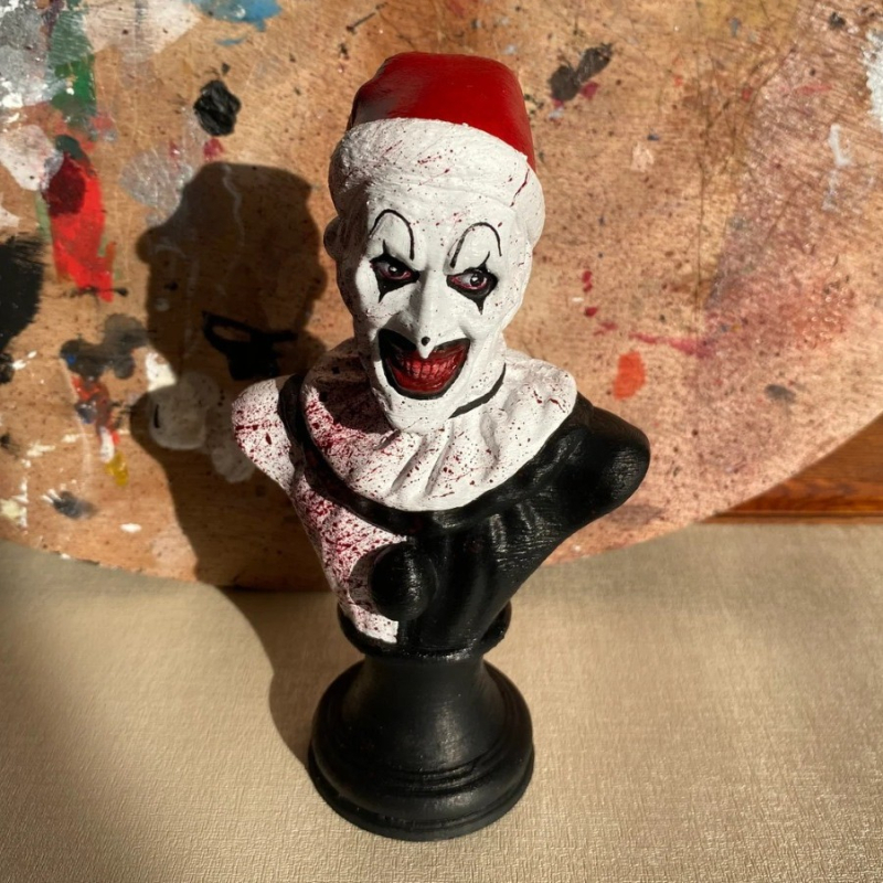 Klaun od smole za Halloween – jeziva dekorativna figura