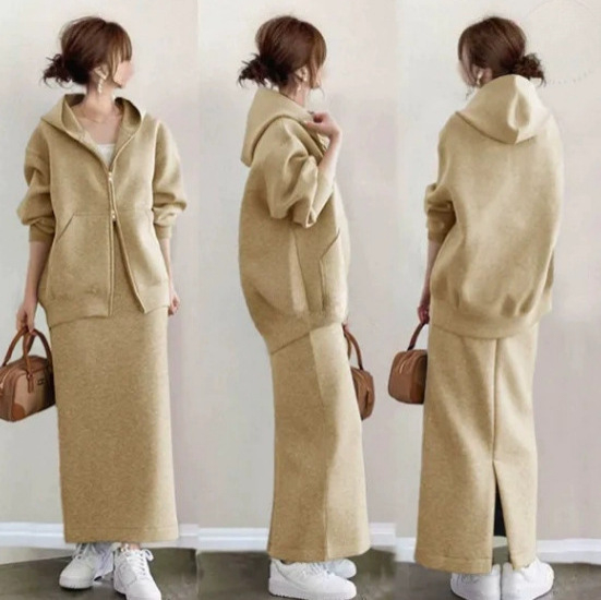 Пролетно-есенен дамски комплект от две части: яке с качулка и цип и дълга пола