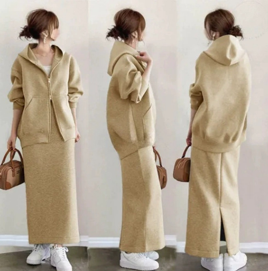 Пролетно-есенен дамски комплект от две части: яке с качулка и цип и дълга пола