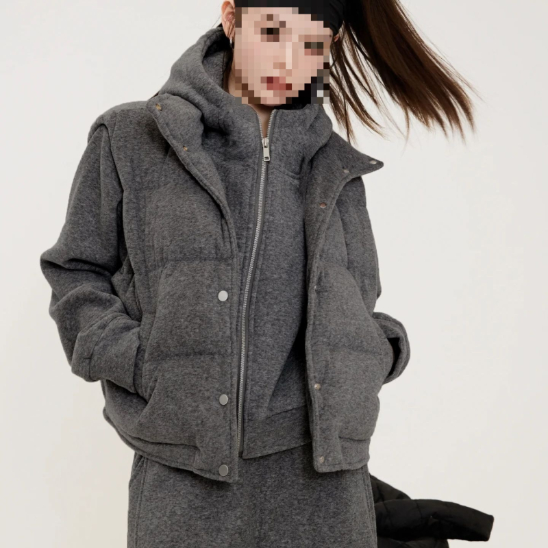 Дамски есенно-зимен комплект от три части: суитшърт с качулка и широки панталони, ежедневен слоен стил