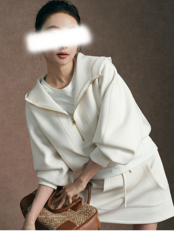 Пролетен спортен тенис комплект: суитчър с качулка, бял, ежедневен стил, къса пола с големи джобове