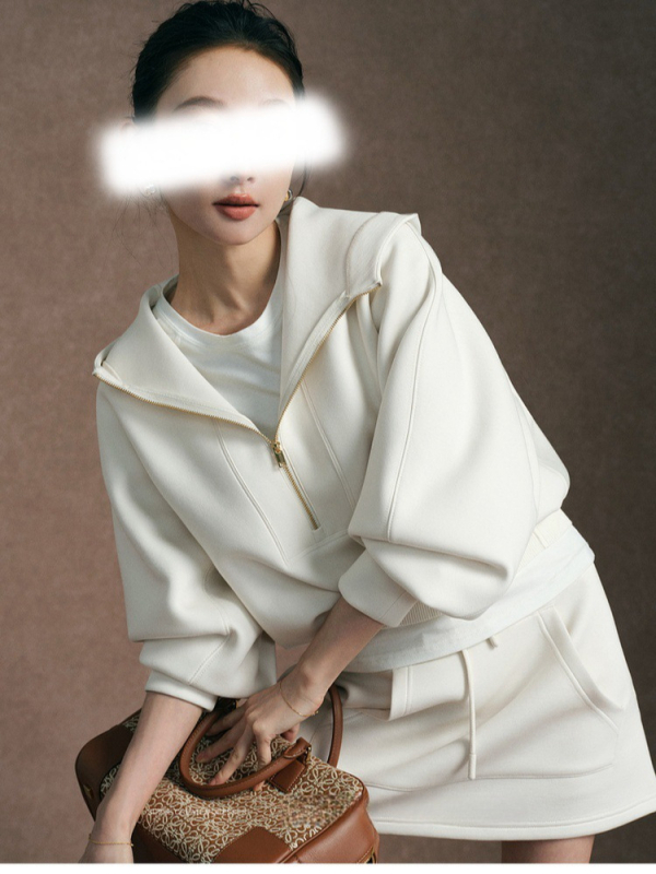 Пролетен спортен тенис комплект: суитчър с качулка, бял, ежедневен стил, къса пола с големи джобове