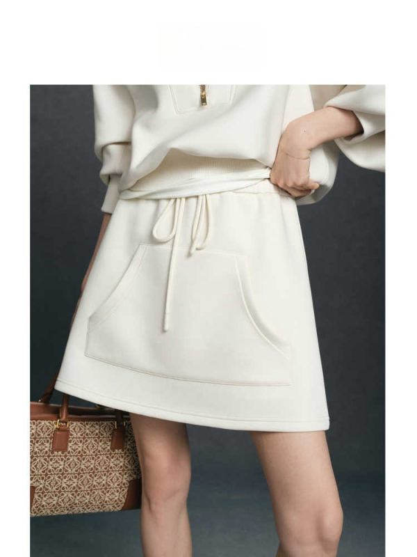 Пролетен спортен тенис комплект: суитчър с качулка, бял, ежедневен стил, къса пола с големи джобове