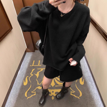 Дамски комплект: плетен пуловер и къси панталони, корейски casual стил, есен 2025