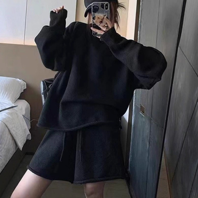 Дамски комплект: плетен пуловер и къси панталони, корейски casual стил, есен 2025